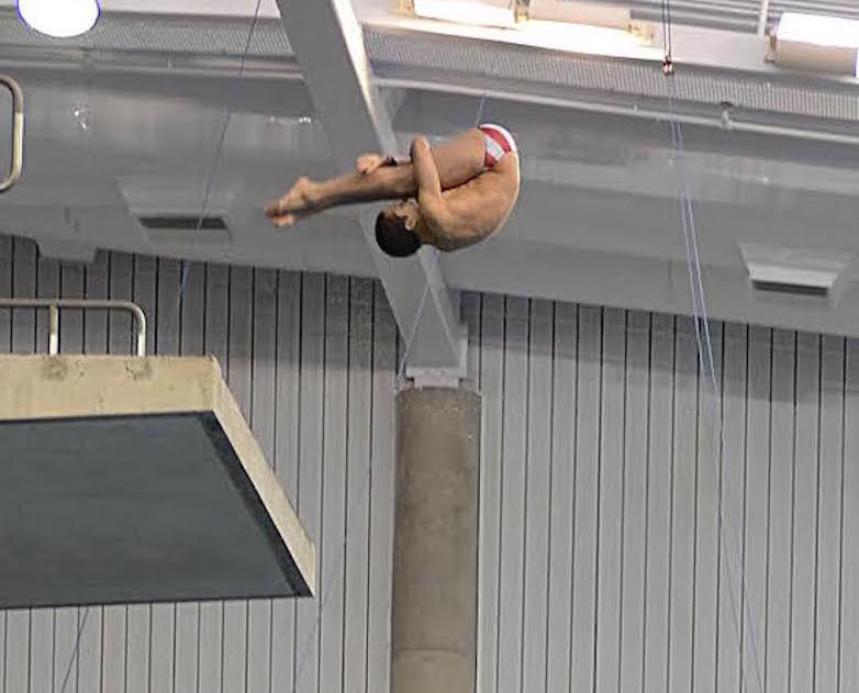 Lyle+Yost+assumes+a+pike+position+in+a+dive+off+a+10+meter+platform.
