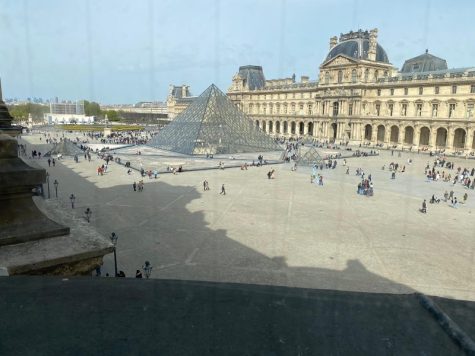 The band visited the Louvre on its last full day in France. 