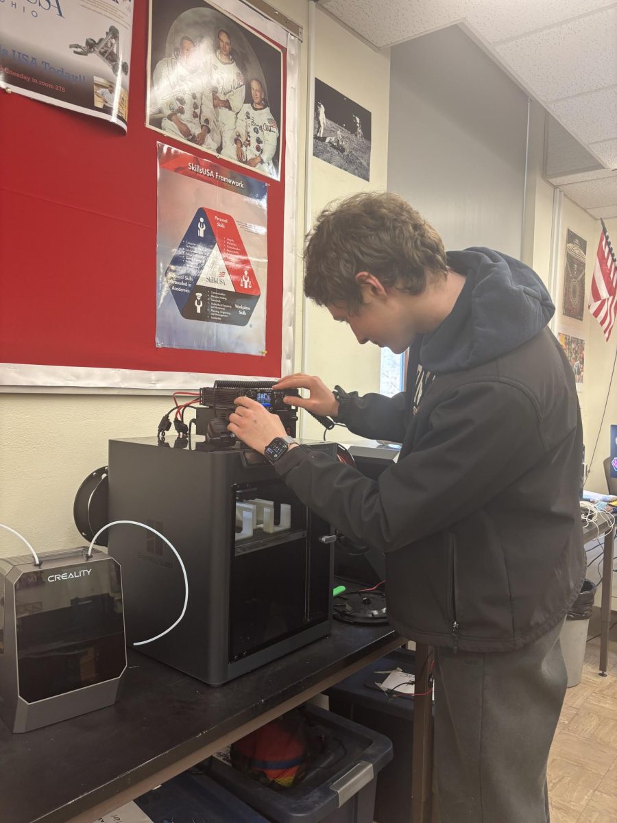 The HAM radio club met for the first time on Thursday March 12. Junior Jonah Lorenzo, the group's founder, shared his excitement to get people into his hobby. “I wanted to get more people licensed,” he said. “There hasn't been a radio club since the ’70s.” 