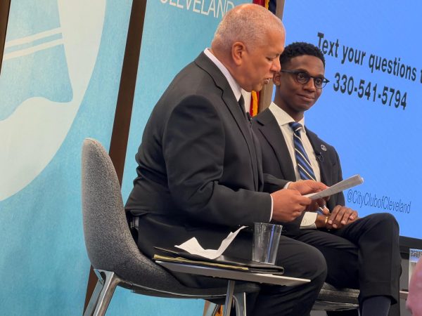WKYC Managing Editor and news anchor Russ Mitchell leads discussion with Cleveland Mayor Justin Bibb during a May 27 forum at the City Club of Cleveland. 